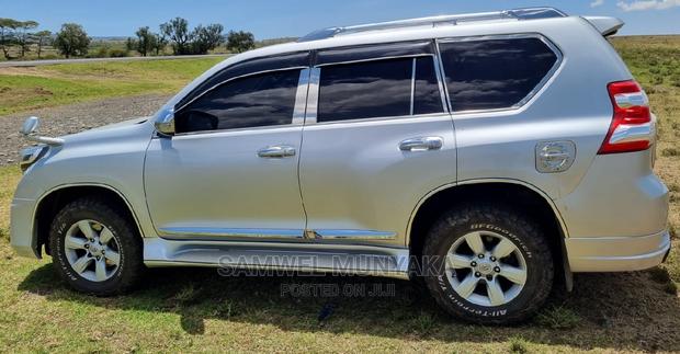 Powerful 2015 Toyota Land Cruiser Prado 3.0 D-4D 7-Seater in Silver