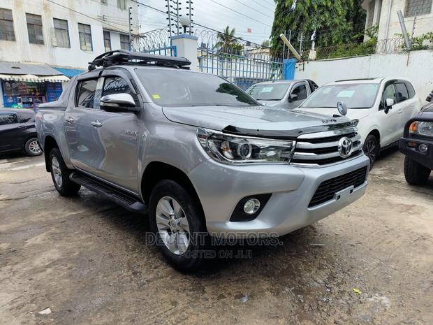 2017 Toyota Hilux in Silver - Aggressive Pickup Style