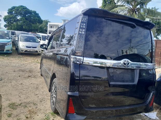 2016 Toyota Voxy Black: Luxury MPV for Sale