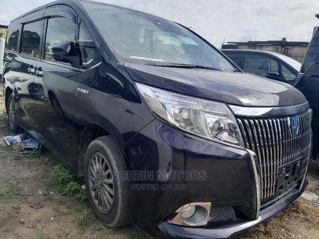 7-Seater Toyota Esquire Hybrid 2016: Spacious Comfort and Fuel-Efficiency
