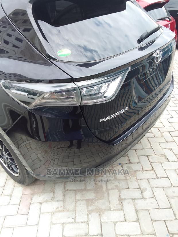 Black Toyota Harrier 2.0 4WD 2017 - Powerful SUV
