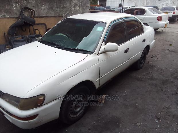 2000 White Toyota Corolla - Stylish and Efficient Used Car for You!