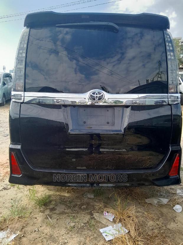 2016 Toyota Voxy Black: Luxury MPV for Sale