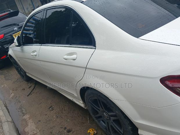 Pearl Mercedes-Benz C200 2009 - Perfectly Maintained, Great Deals