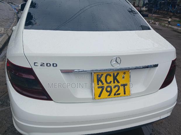 Pearl Mercedes-Benz C200 2009 - Perfectly Maintained, Great Deals