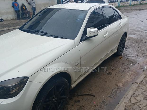 Pearl Mercedes-Benz C200 2009 - Perfectly Maintained, Great Deals