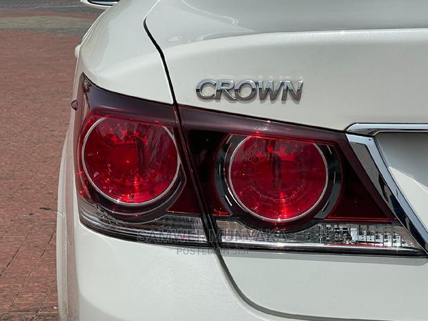 Sleek 2015 Toyota Crown Silver - Luxury on Four Wheels