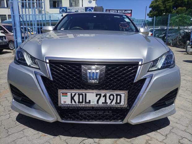 Sleek 2015 Toyota Crown Silver - Luxury on Four Wheels
