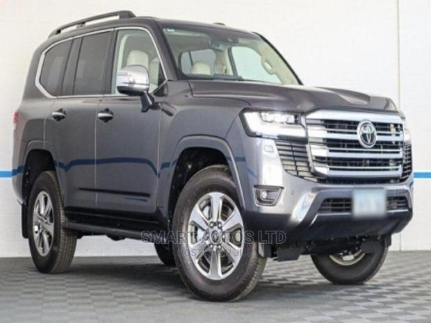 2022 Toyota Land Cruiser Gray - Off-Road Edition