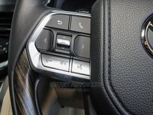 2022 Toyota Land Cruiser Gray - Off-Road Edition
