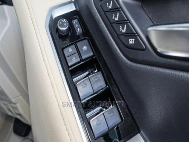 2022 Toyota Land Cruiser Gray - Off-Road Edition