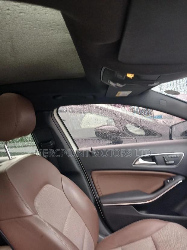 Luxury 2014 Mercedes-Benz GLA 250 SV Premium - White Edition