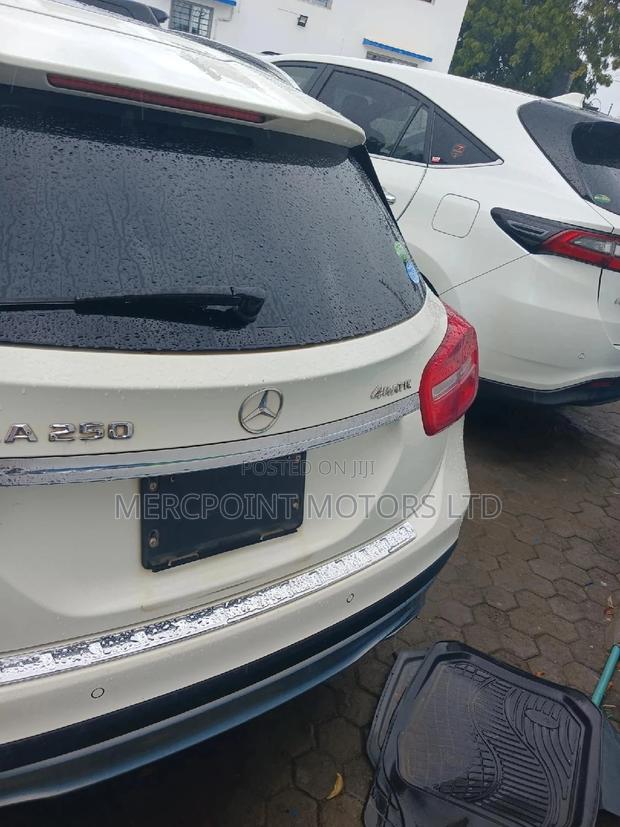 Luxury 2014 Mercedes-Benz GLA 250 SV Premium - White Edition