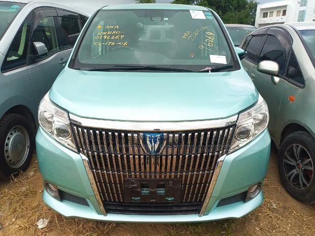 Toyota Esquire 1.8 FWD Hybrid (7 seater) 2016 Green