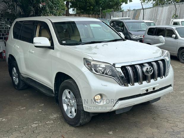 2017 Toyota Land Cruiser Prado White: Spacious Off-Road Adventure Vehicle
