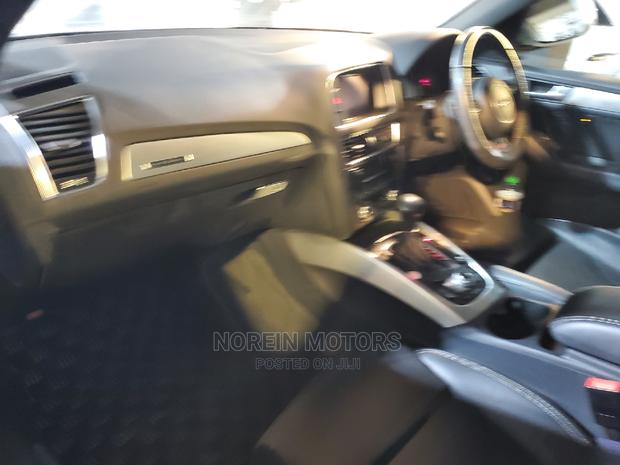 White Volkswagen Touran 2016 - Comfortable 7-Seater