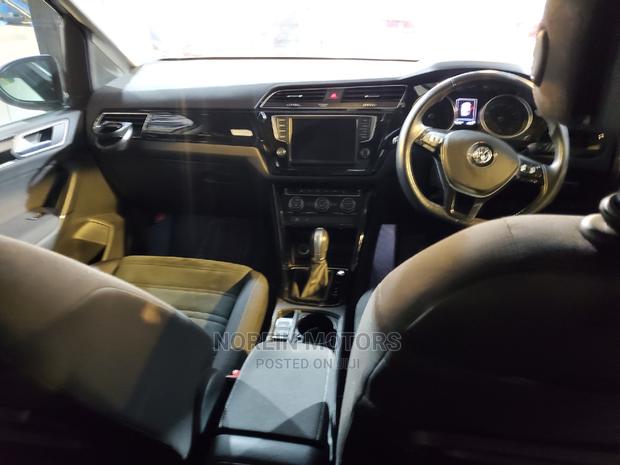 White Volkswagen Touran 2016 - Comfortable 7-Seater