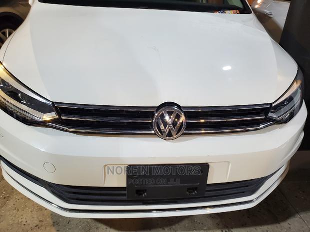 White Volkswagen Touran 2016 - Comfortable 7-Seater