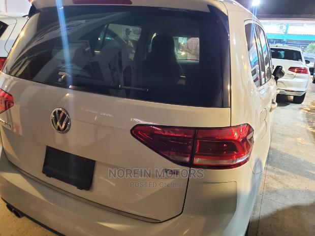 White Volkswagen Touran 2016 - Comfortable 7-Seater