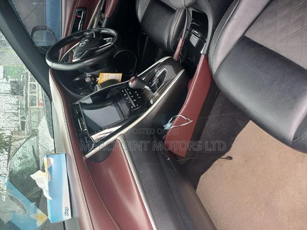 Pearl 2014 Toyota Harrier: Luxury SUV at a Great Price