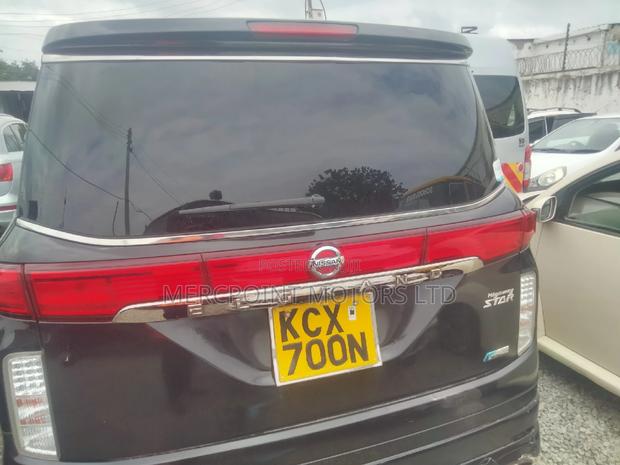 Black Elgrand 2012 Nissan: Comfortable & Powerful