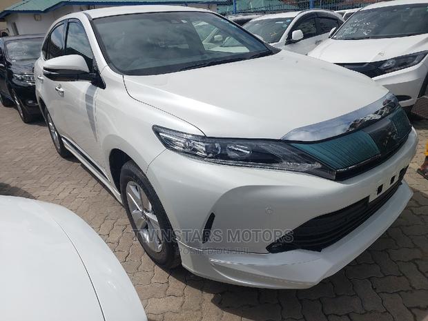 2017 Toyota Harrier 2.0 4WD - Pearl Luxury SUV