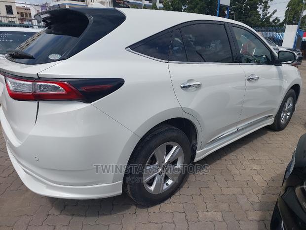 2017 Toyota Harrier 2.0 4WD - Pearl Luxury SUV