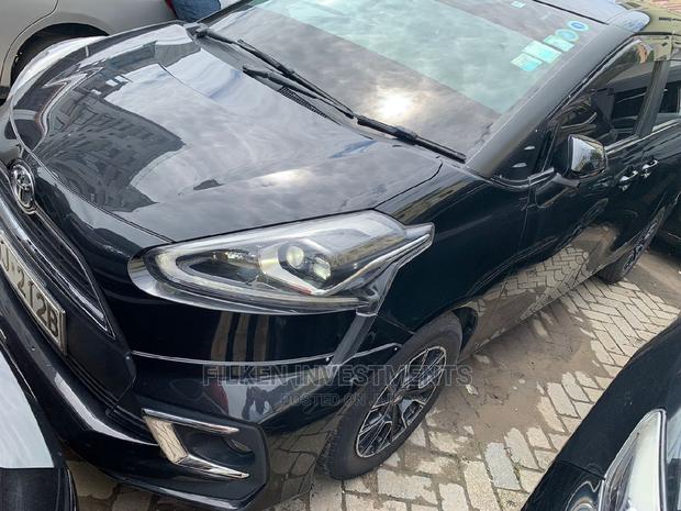 Toyota Sienta 2015 Black