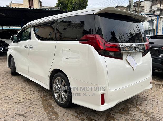 2017 Toyota Alphard Pearl Edition: Pre-Owned MPV