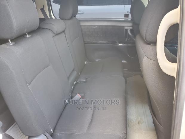 2013 Toyota ISIS Pearl - Used Luxury Vehicle