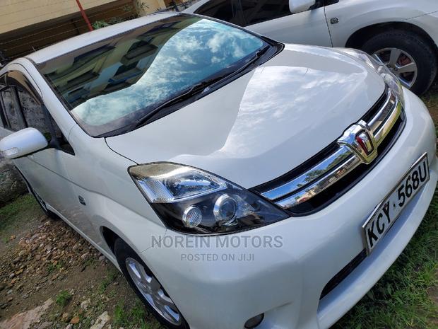 2013 Toyota ISIS Pearl - Used Luxury Vehicle