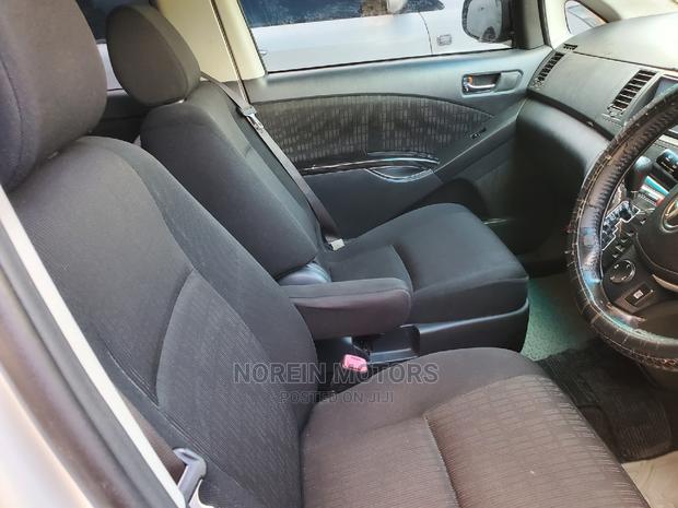 2013 Toyota ISIS Pearl - Used Luxury Vehicle