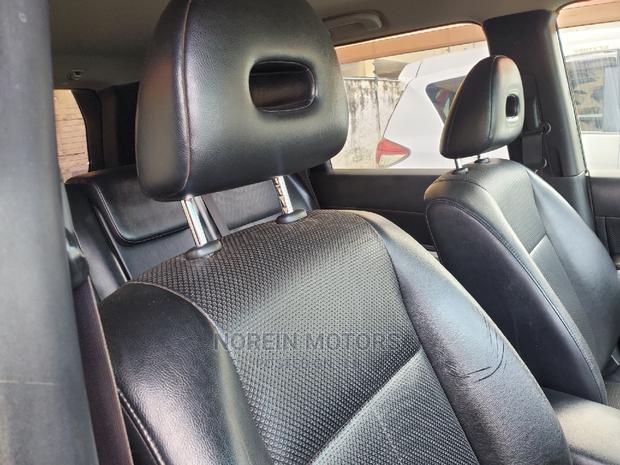 2013 Nissan X-Trail Black: Stylish and Spacious Crossover