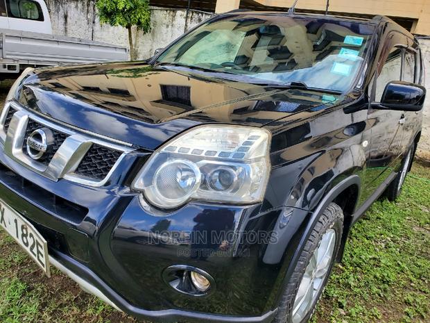 2013 Nissan X-Trail Black: Stylish and Spacious Crossover