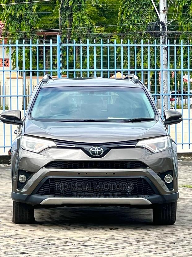 2017 Brown Toyota RAV4 SUV - Luxury and Practicality Combined for Your Driving Pleasure!