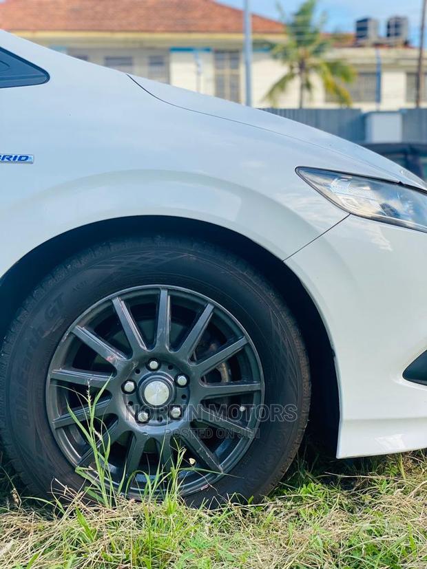 White Honda Jade 2016 - Luxury Car for Sale