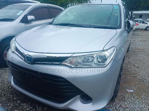 Toyota Corolla Fielder 2016 Silver