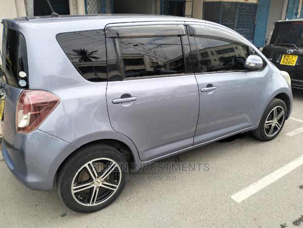 2010 Toyota Ractis 1.3 FWD Blue: Compact Car, Front-Wheel Drive, Low Mileage