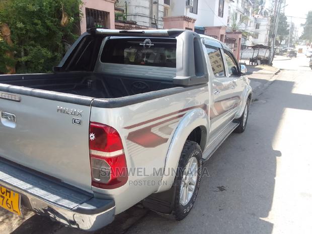Used 2014 Toyota Hilux SR5 4x4 Silver - Reliable Off-Roader