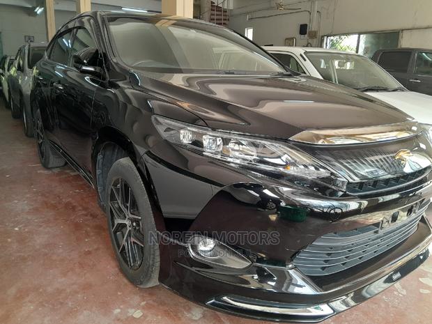 New 2016 Toyota Harrier in Black: Stylish and Spacious SUV