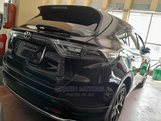 New 2016 Toyota Harrier in Black: Stylish and Spacious SUV