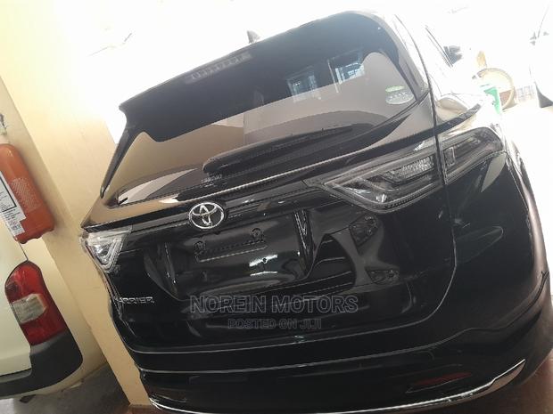New 2016 Toyota Harrier in Black: Stylish and Spacious SUV