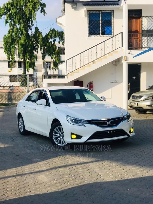 White 2017 Toyota Mark X 2.5 AWD - Powerful Sedan