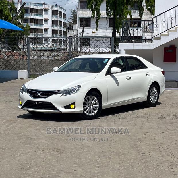 White 2017 Toyota Mark X 2.5 AWD - Powerful Sedan