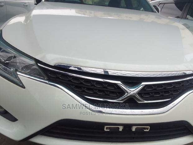 White 2017 Toyota Mark X 2.5 AWD - Powerful Sedan