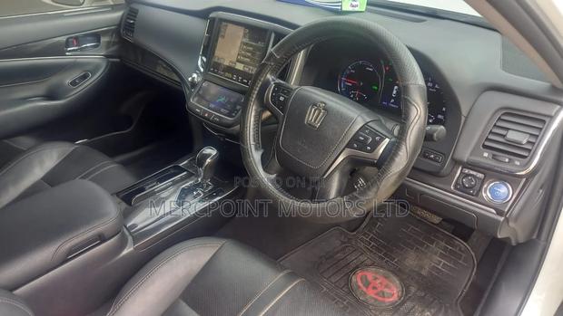 2013 Toyota Crown White - Luxury Sedan for Sale