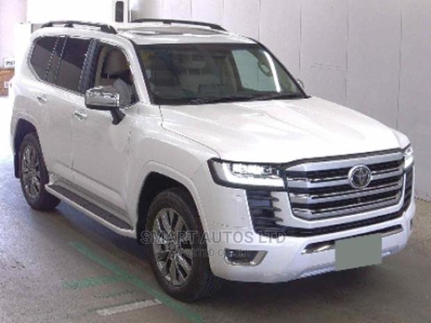2022 Toyota Land Cruiser Pearl: Elegance Meets Off-Road Capability