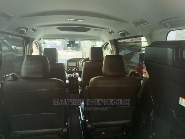Toyota Esquire 2.0 AWD (7 seater) 2016 White