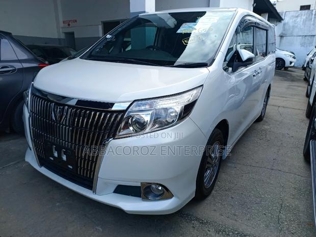 Toyota Esquire 2.0 AWD (7 seater) 2016 White