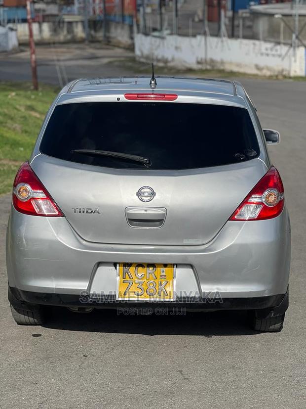 2012 Nissan Tiida 1.5L 16V Silver - Stylish Sedan Perfect for City Driving